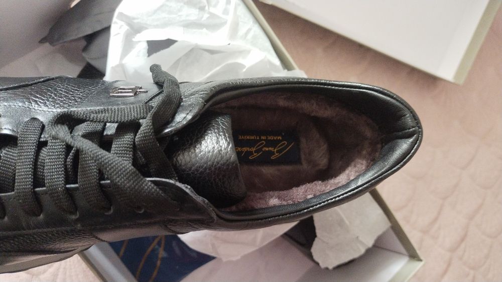 Продаётся кроссовки мужские зима