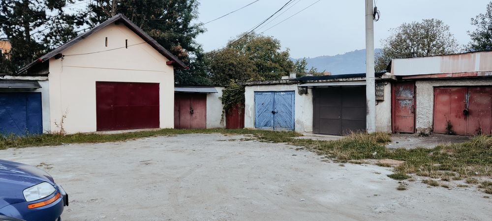 Garaj de vânzare