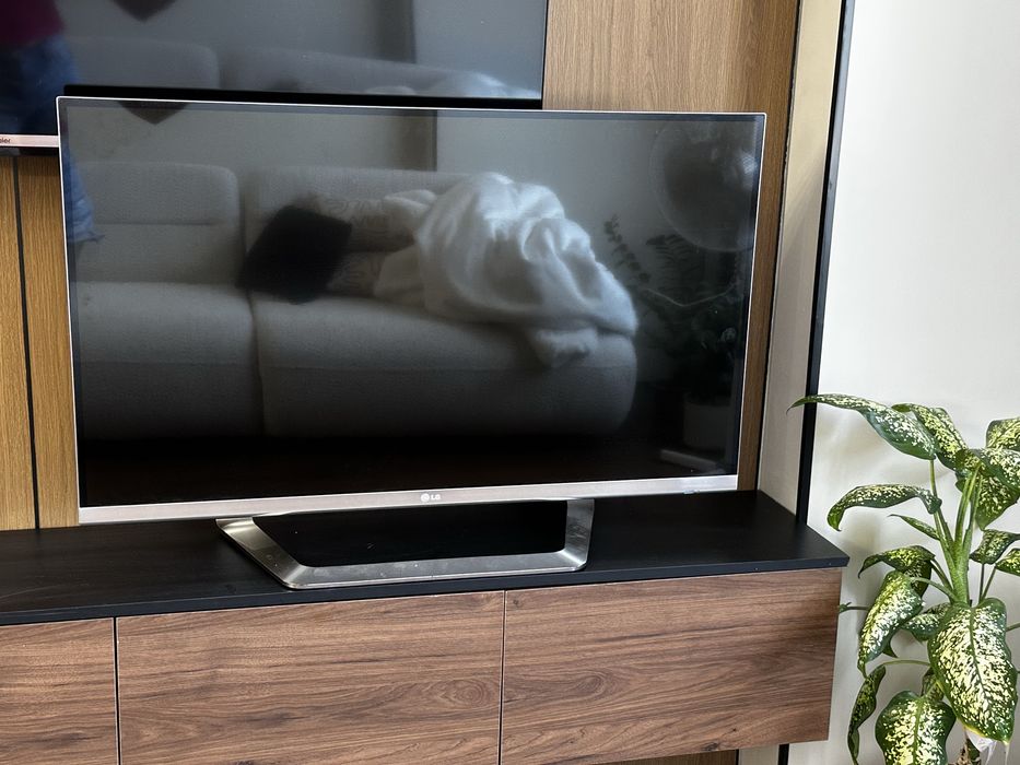 Телевизор LG -32 дюйма