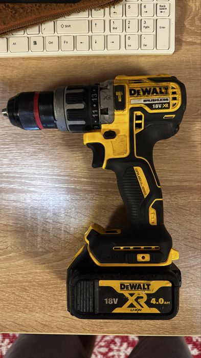Bormasina dewalt dcd796