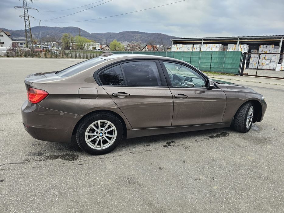 BMW F30 2.0 143 cp 2013