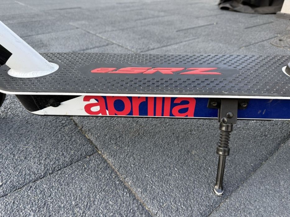 Aprilia by a Raccer trotineta electrica