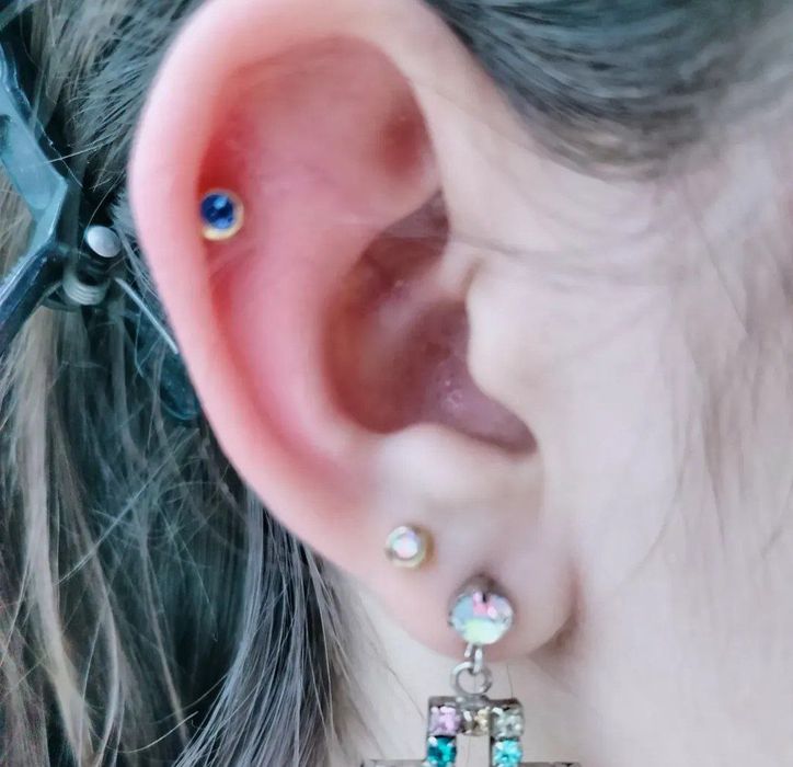 Прокол ушей пирсинг
