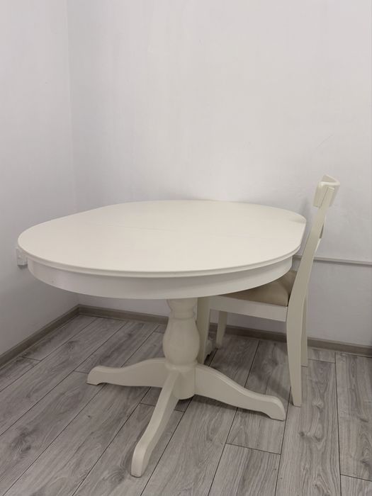 Masa Ikea extensibila + 2 scaune tapițate