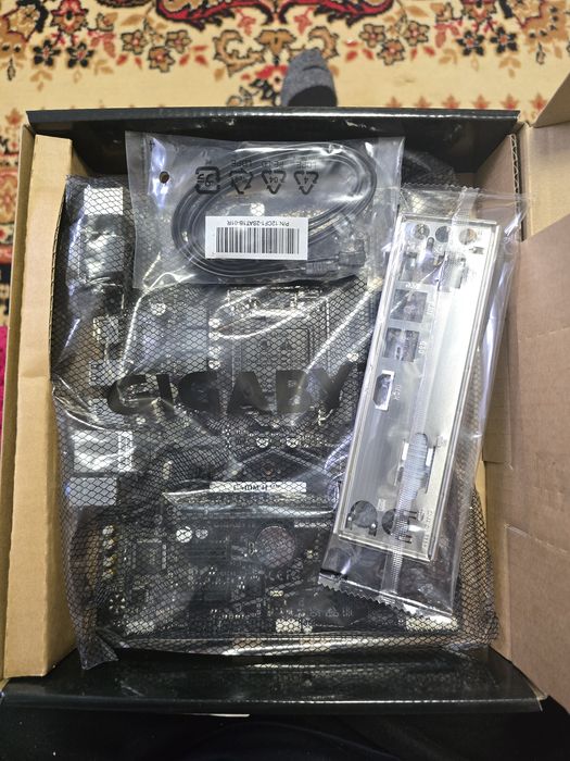Материнская плата Gigabyte