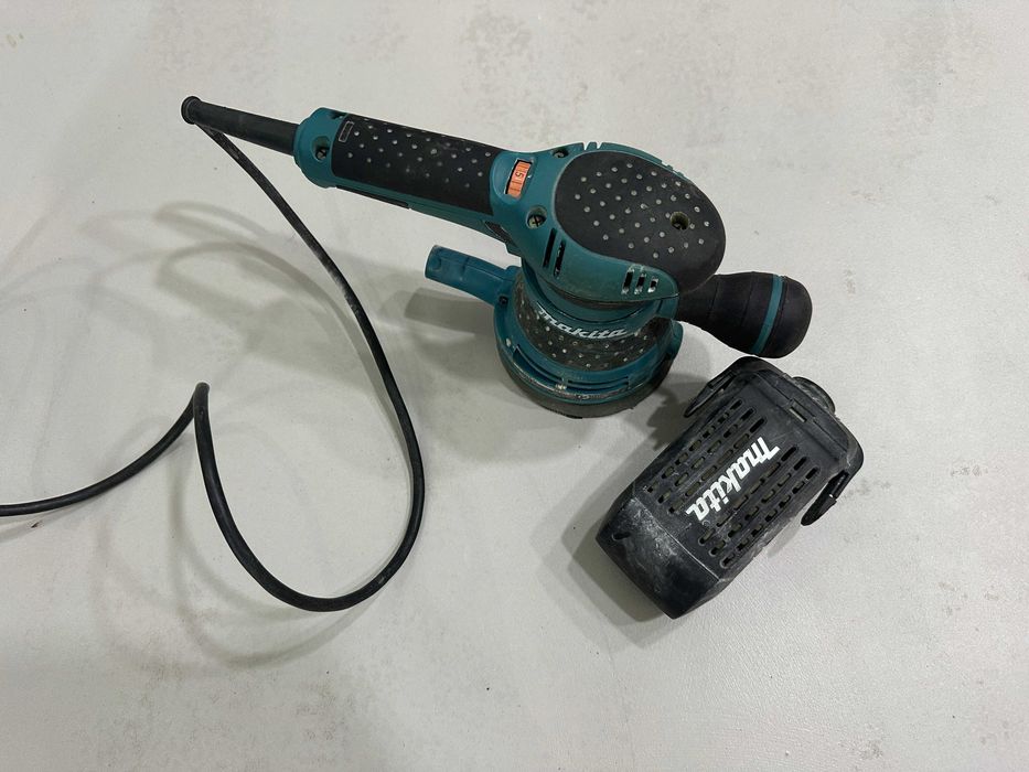 Slefuitor cu excentric Makita BO5041 125mm 300W - profesional, cu cutie de praf