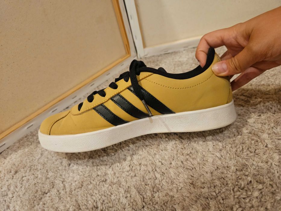 Adidas-цвят горчица. Номер - 37 и 1/3.