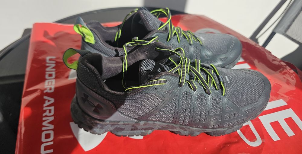 Маратонки UndeR ArmouR