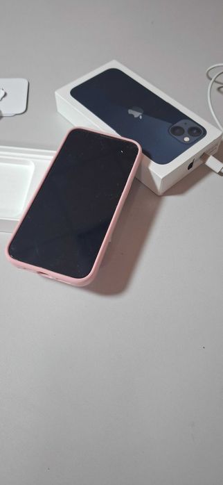 iPhone 13 128GB – кутия, кабел, документи – много запазен