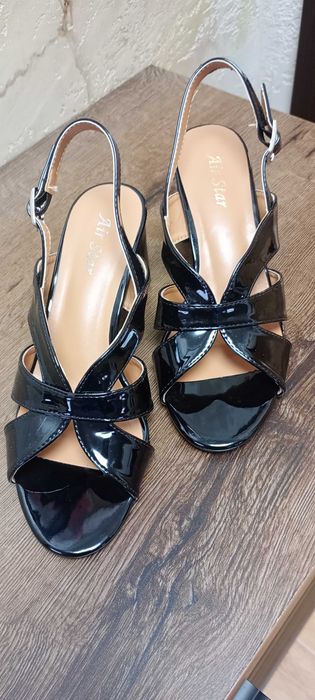 Дамски черни,официални,кожени обувки.