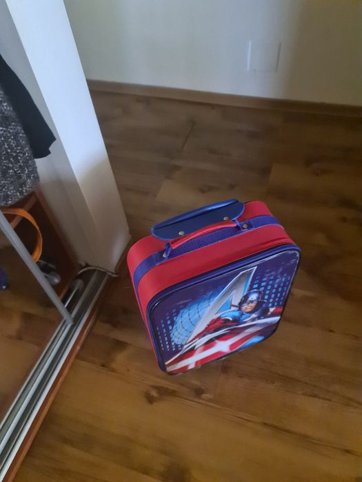 Troller cu capitanul America copii
