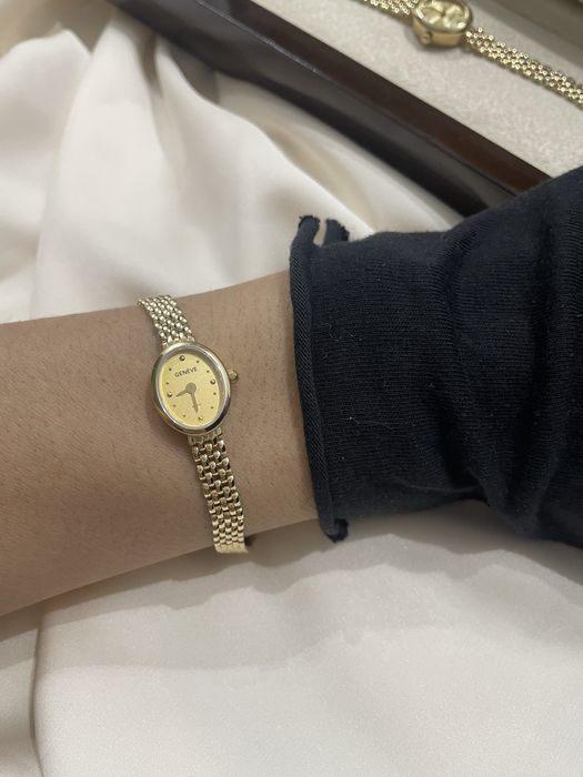 Золотые часы женские