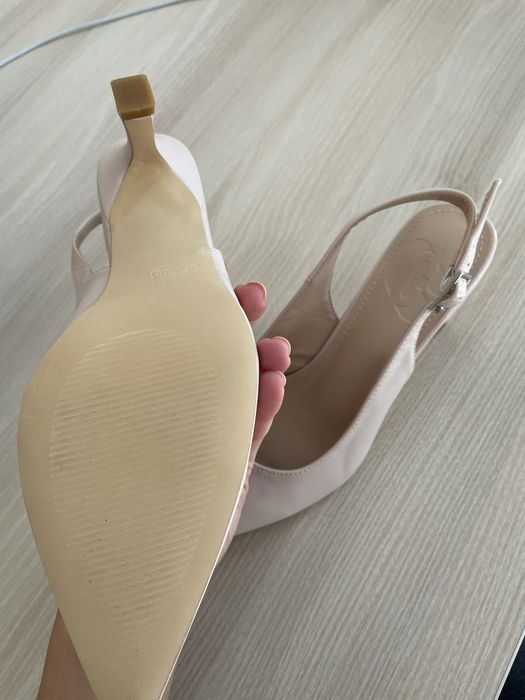 Нови обувки с ток, Shoe aquarium