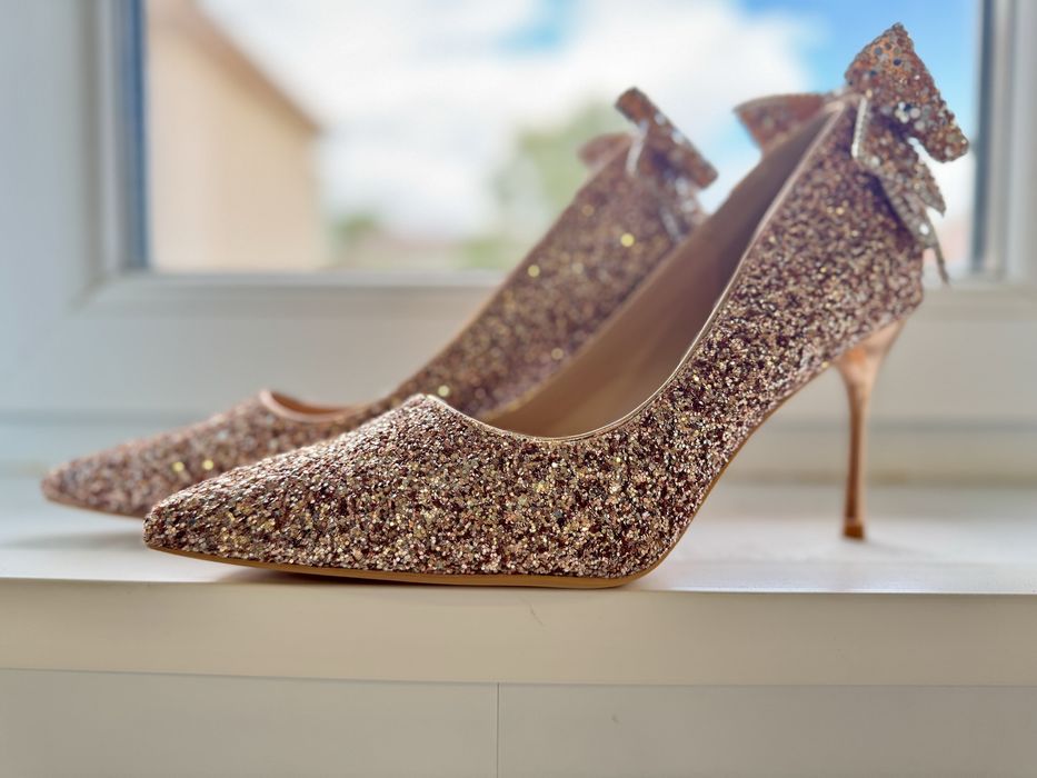 НОВИ Луксозни обувки 42 размер