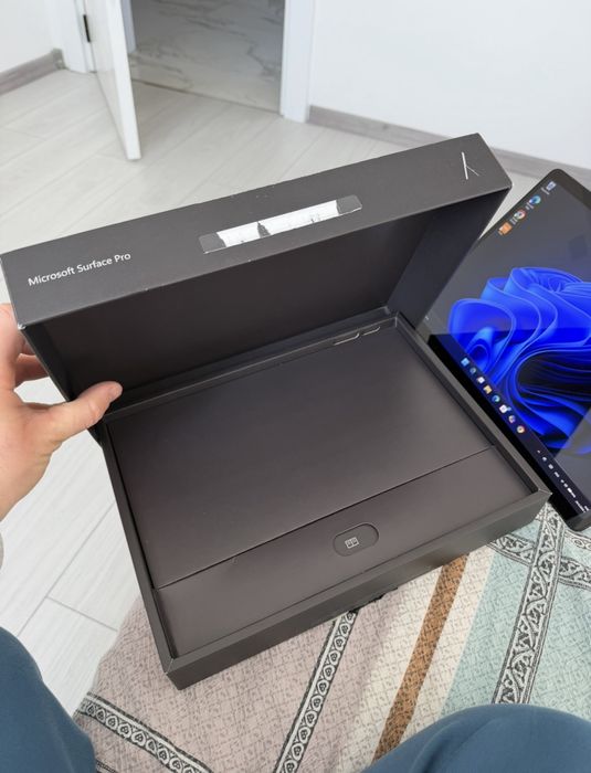 Таблет Microsoft Surface Pro 11 - 13 инча уникат!