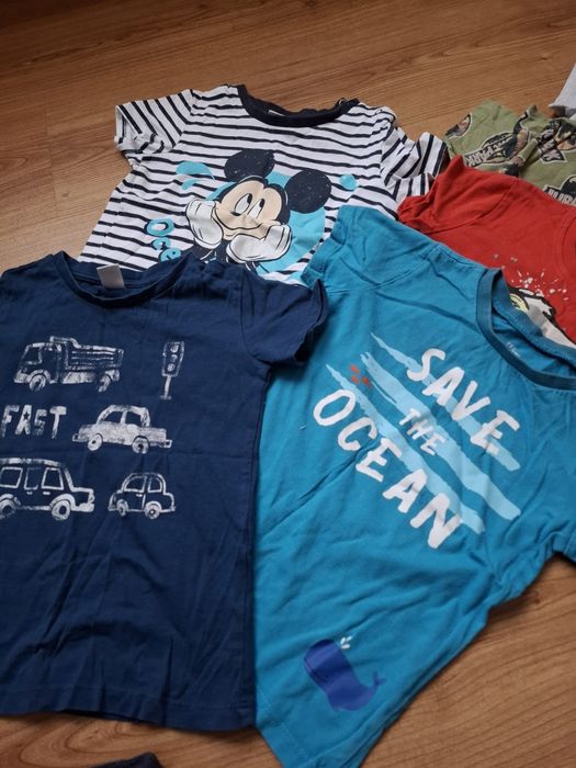 Lot tricou/pantaloni scurți 98-104