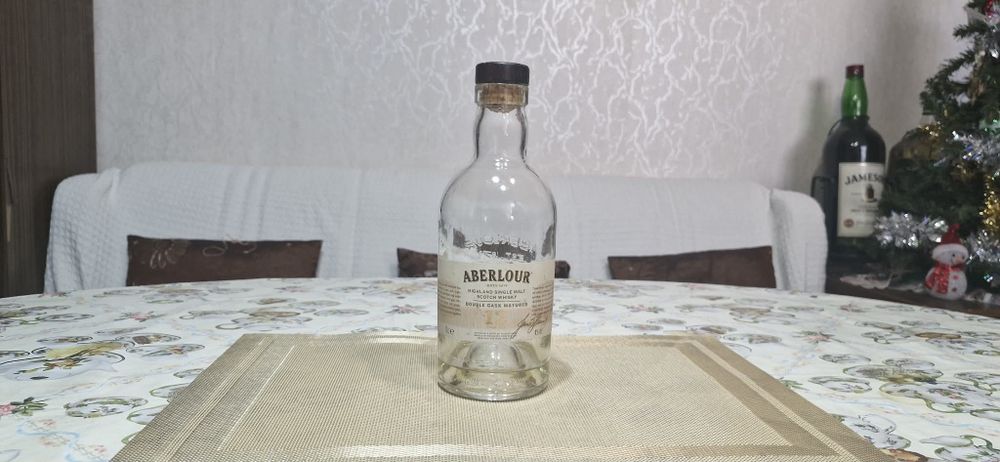 Продавам дублиращи ботилки от уиски празни