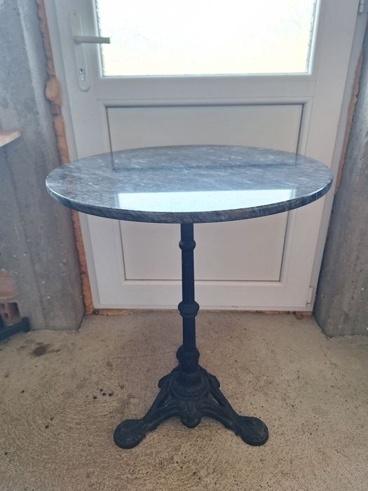 Чугунени маси с мраморен плот на ASTİKA