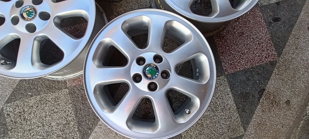 Оригинални Шкода Сеат Фолксваген Ауди 5×100 16 цола 6 1/2 J 57.1 ц.отворЕт 42