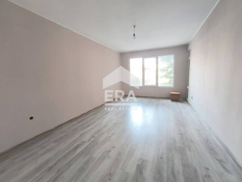 Продава се Тристаен апартамент в Хасково, Дружба 1 - 108 кв.м за 1039 €/кв.м - Снимка #2