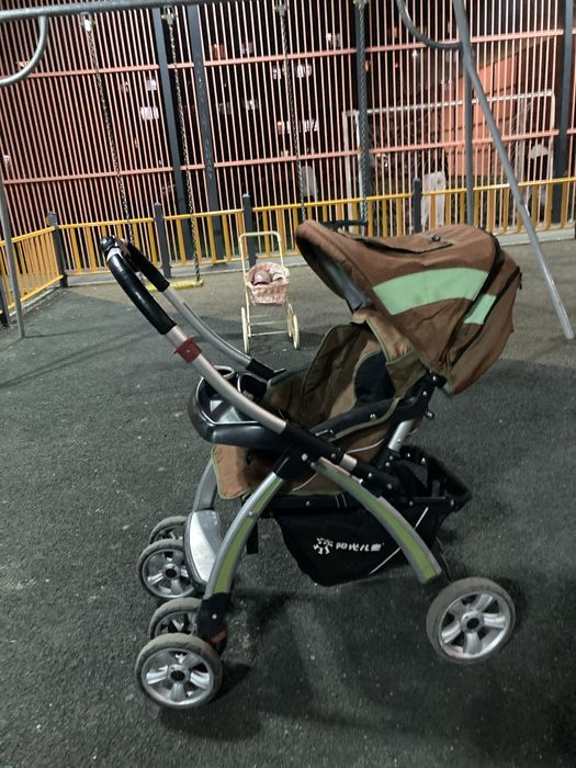 Продам коляску удобная вместительная б/у