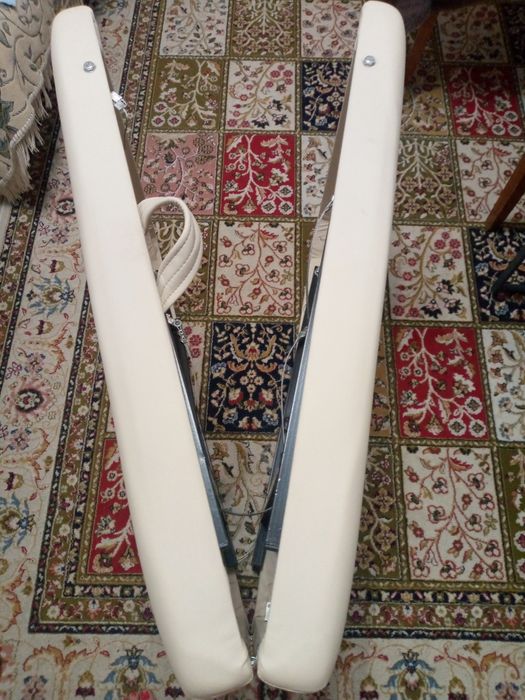 Массажная кушетка продам.