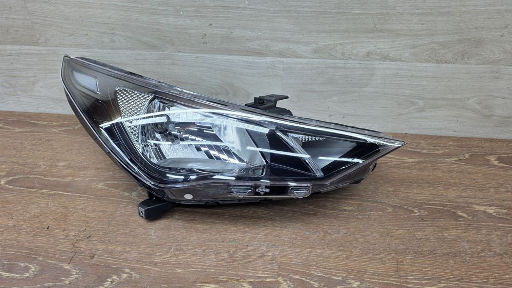 Hyundai Accent фара