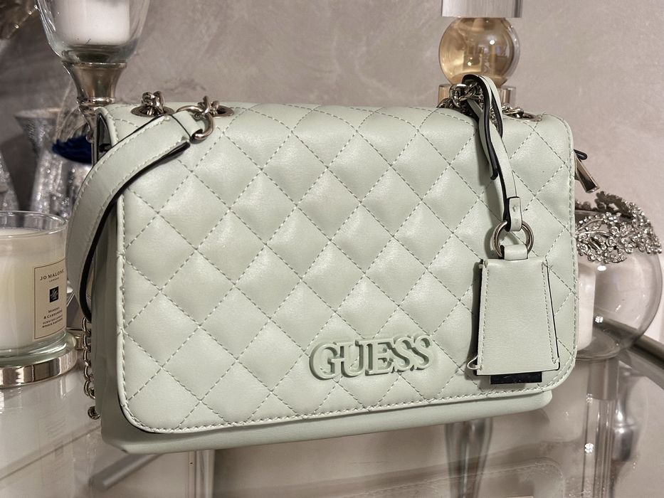 Geanta Guess de piele ecologica cu bareta de umar si aspect matlasat