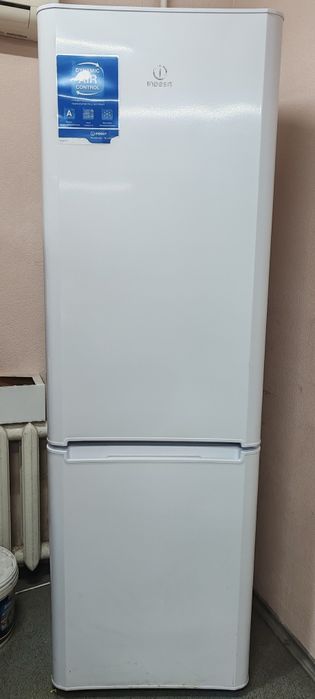 Продам холодильник INDESIT