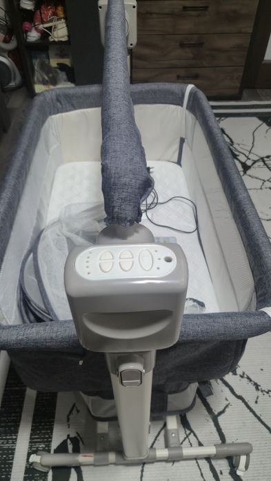 Детская кровать и каляска