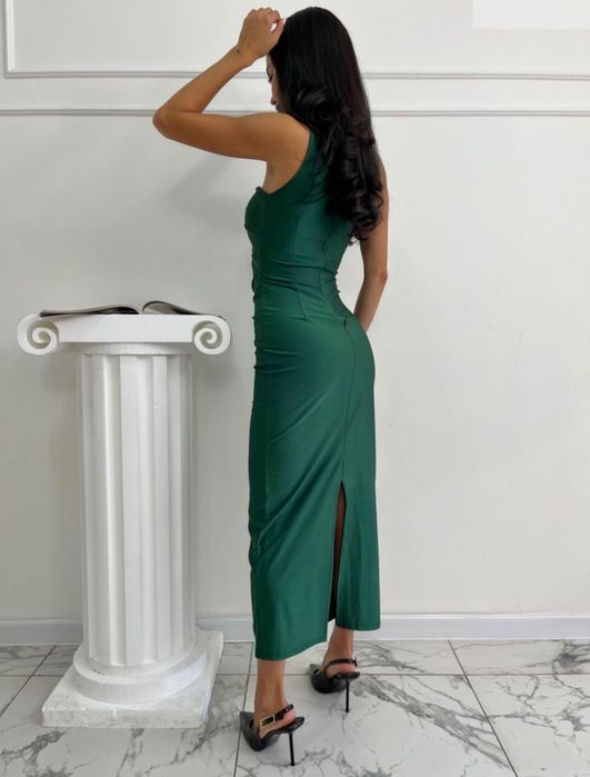 Зелена рокля LBD