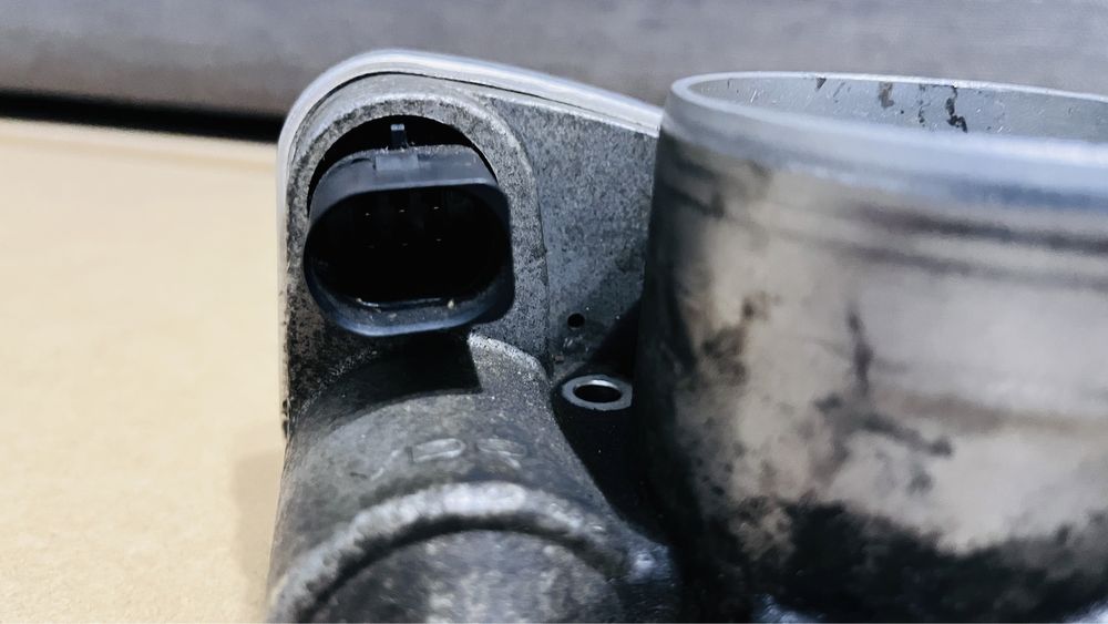 Дросешьная заслонка Гольф 4