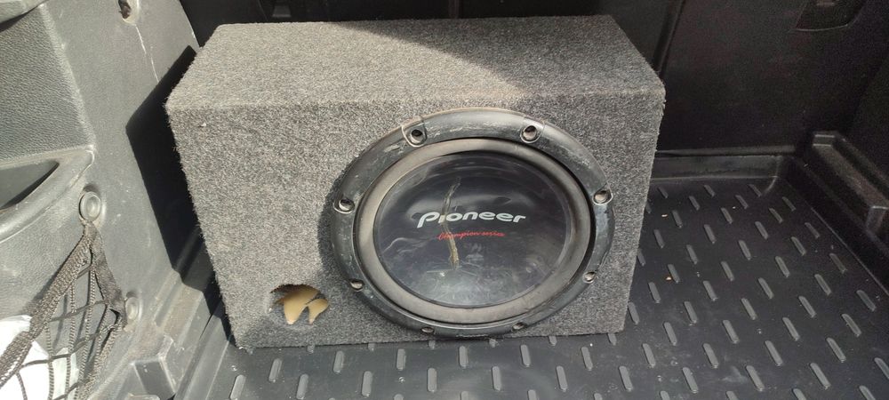 Продам савбуфер Pioneer , усилитель Kenwood.