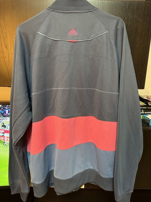 Vand jacheta sport Adidas marimea L nu nike jordan