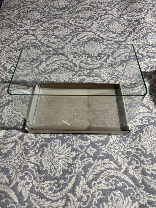 Yangi akvarium sotiladi