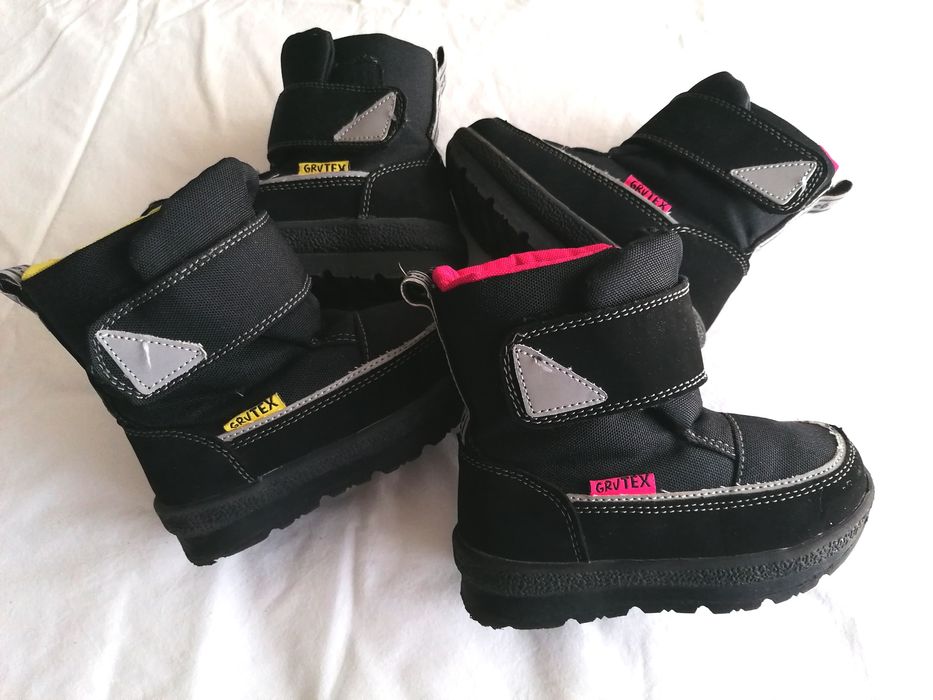 Продавам използвани детски обувки от 18 до 27 размер.