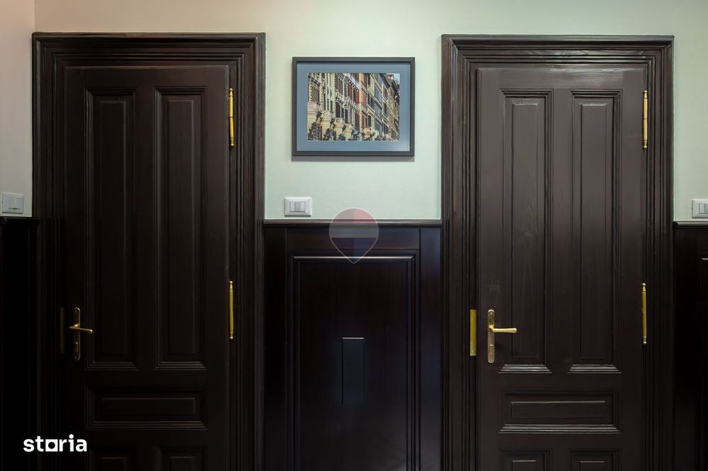 Apartament cu 3 camere de vânzare în zona Centrul Istoric
