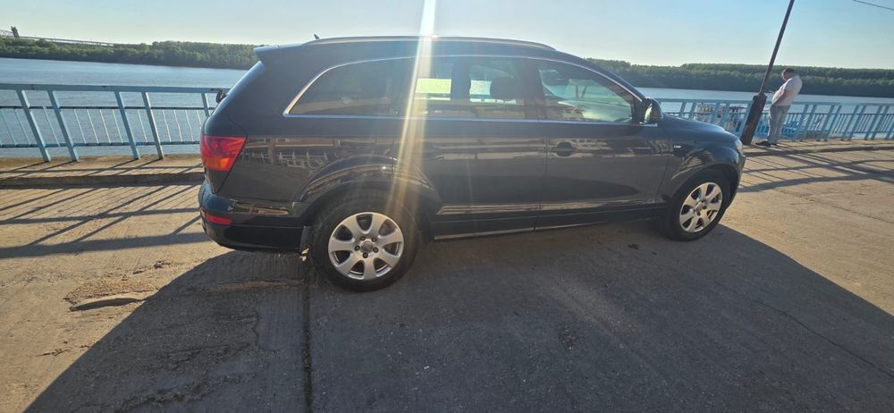 Vând Audi Q7 an 2009