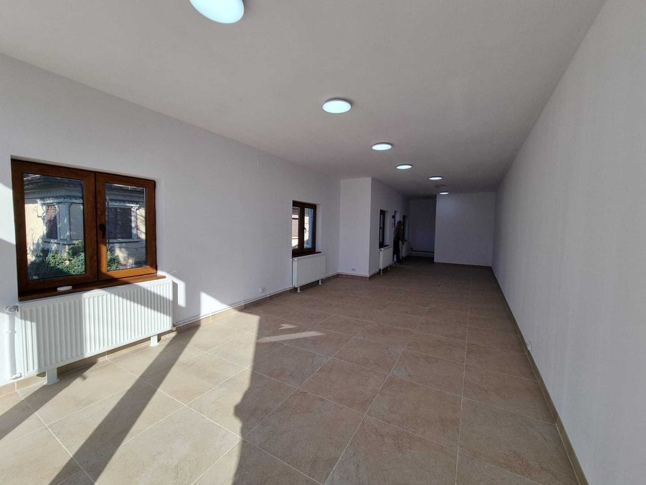 Spatiu comercial