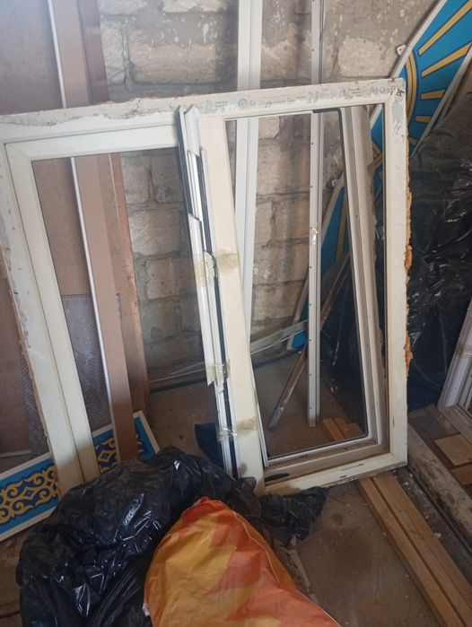 Продам окна и чугунные батареи.