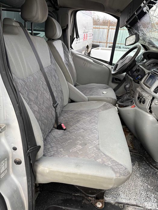 Usa fata Usa Laterala Oglinda OPEL VIVARO BUS 1.9 DTI 8+1 locuri 2006