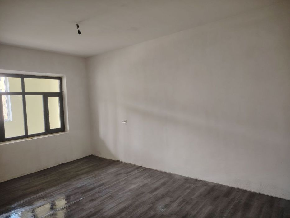 Ohangaron tumani Eyvalik MFY 3 xona 73 KV 23 XONADON sotiladi