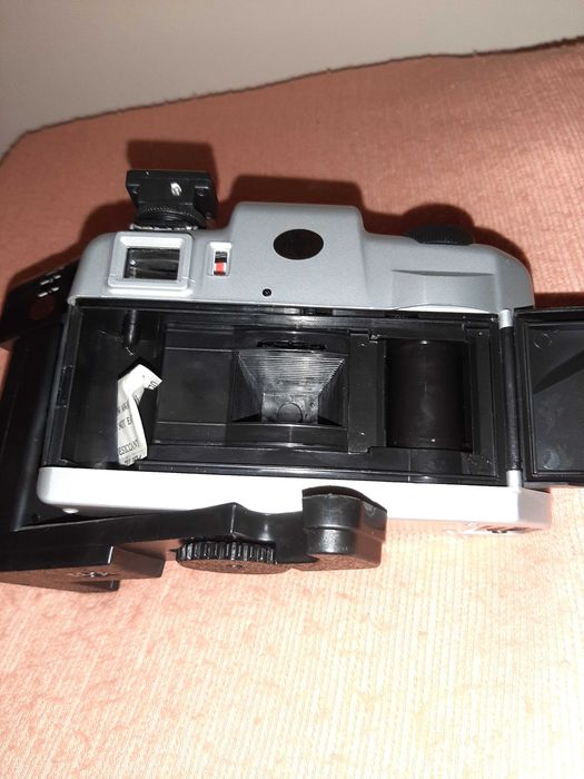 camera foto clasica cu blitz