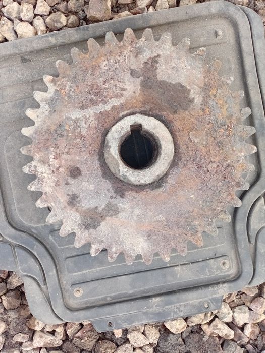 Шестерня, б.у., 38 зубьев.