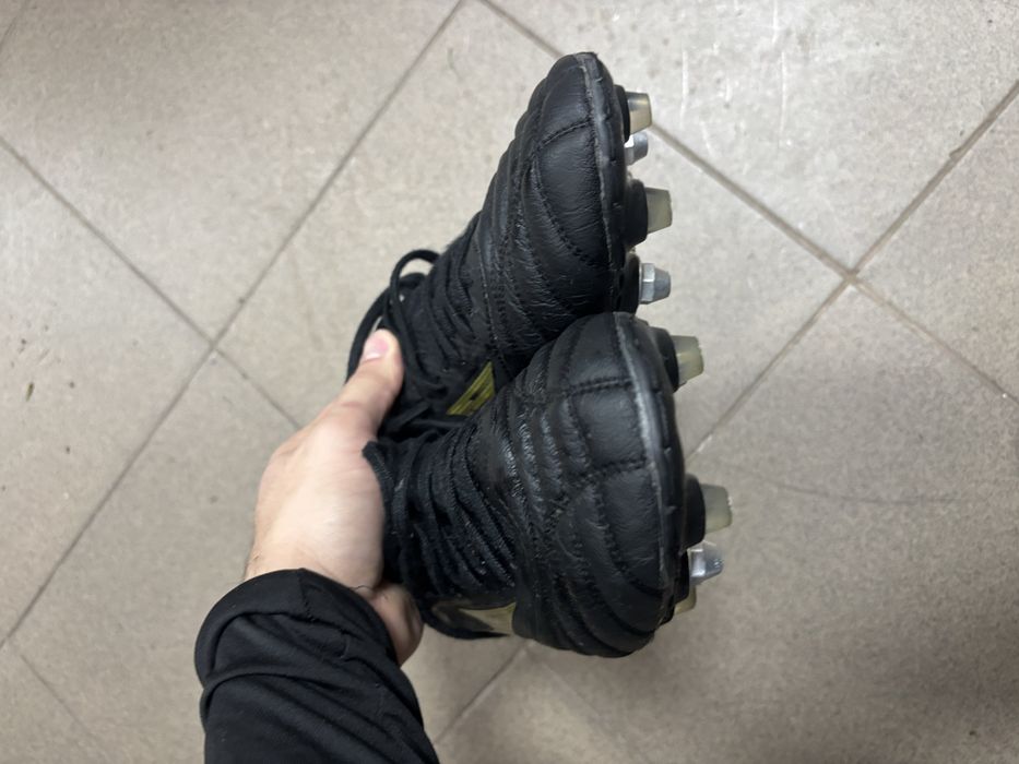 Ghete forbal mizuno morelia IV folosite 3 meciuri marimea 42 -27 cm  !