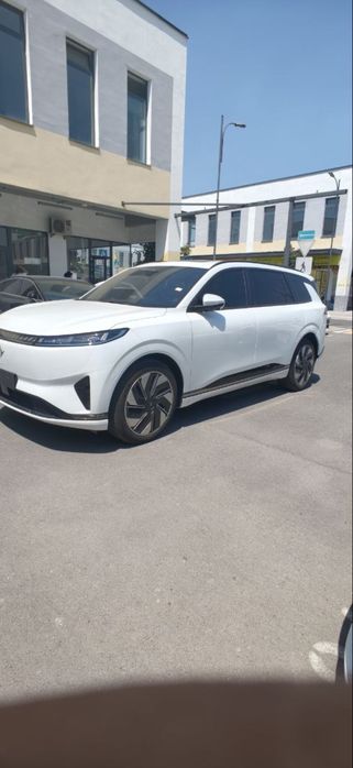 Dongfeng 008 gibrid ultra
