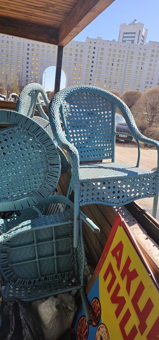 Стулья на летнее кафе ротанг