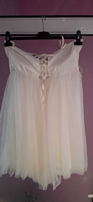 Бяла рокля Л размер.