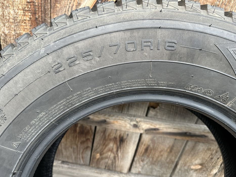 Продам зимние шины 225/70 16 Maxiss