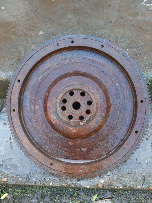 Маховик 144 тишли ,эни 42см